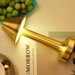 LAMPE PYRAMIDE  DOREE – Image 3